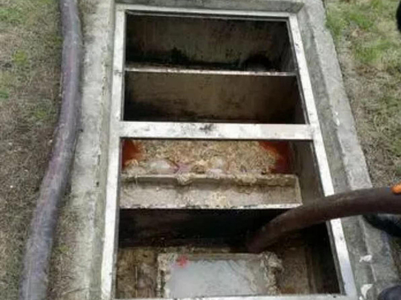 东坑镇隔油池清理