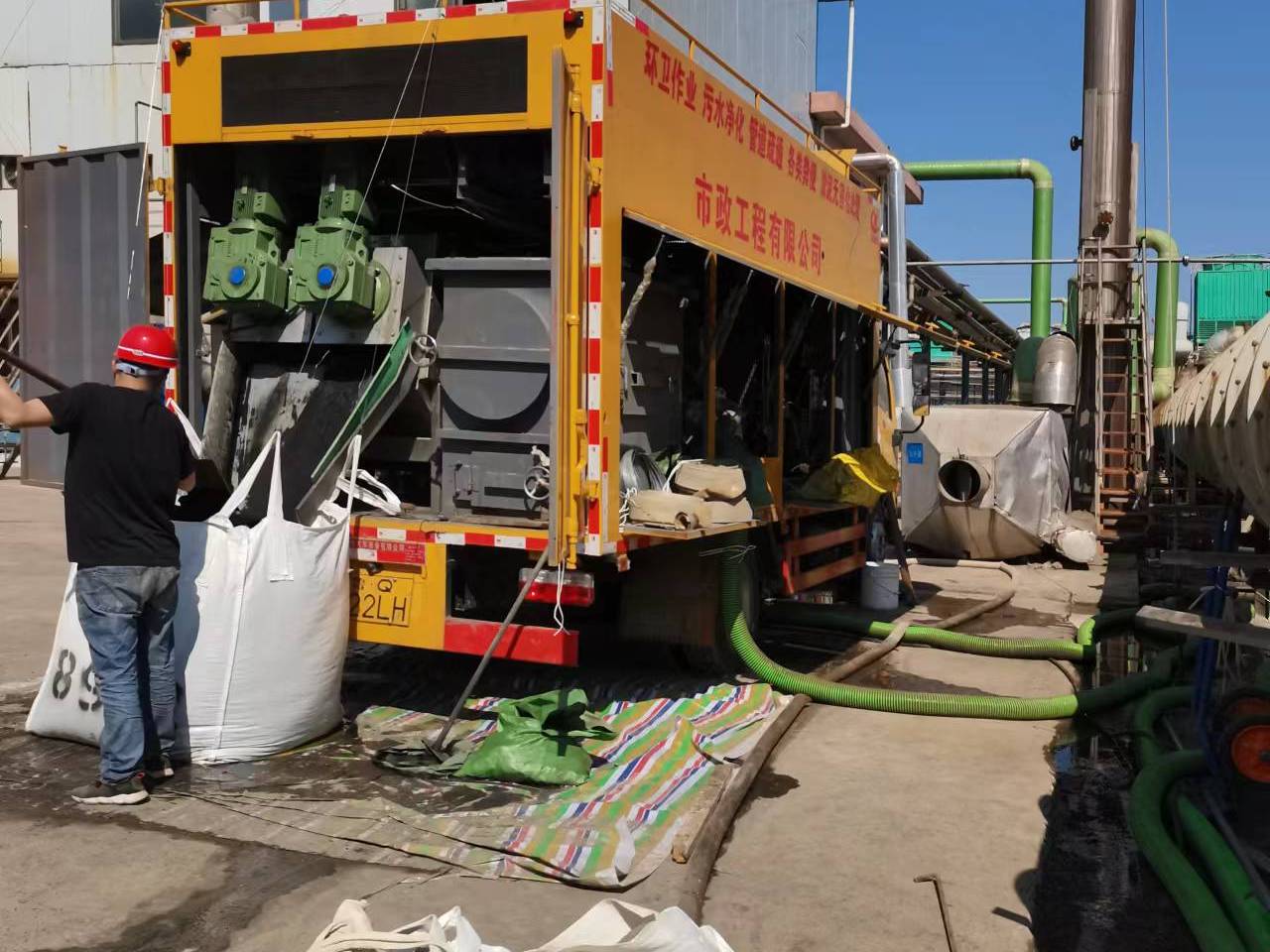 东坑镇淤泥压干处理